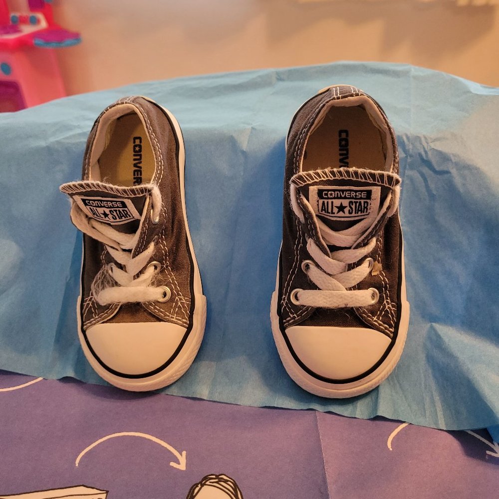Converse All Star Girls  Excellent condition size 7